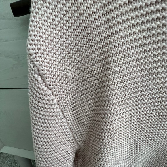 H&M Sweater - Picture 2 of 3